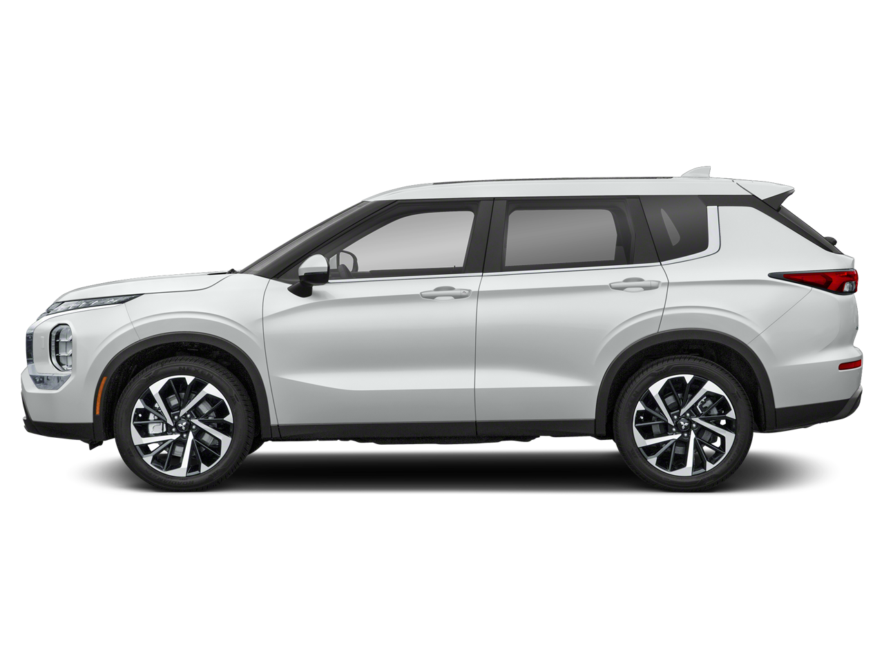 2022 Mitsubishi Outlander — rear three-quarter view