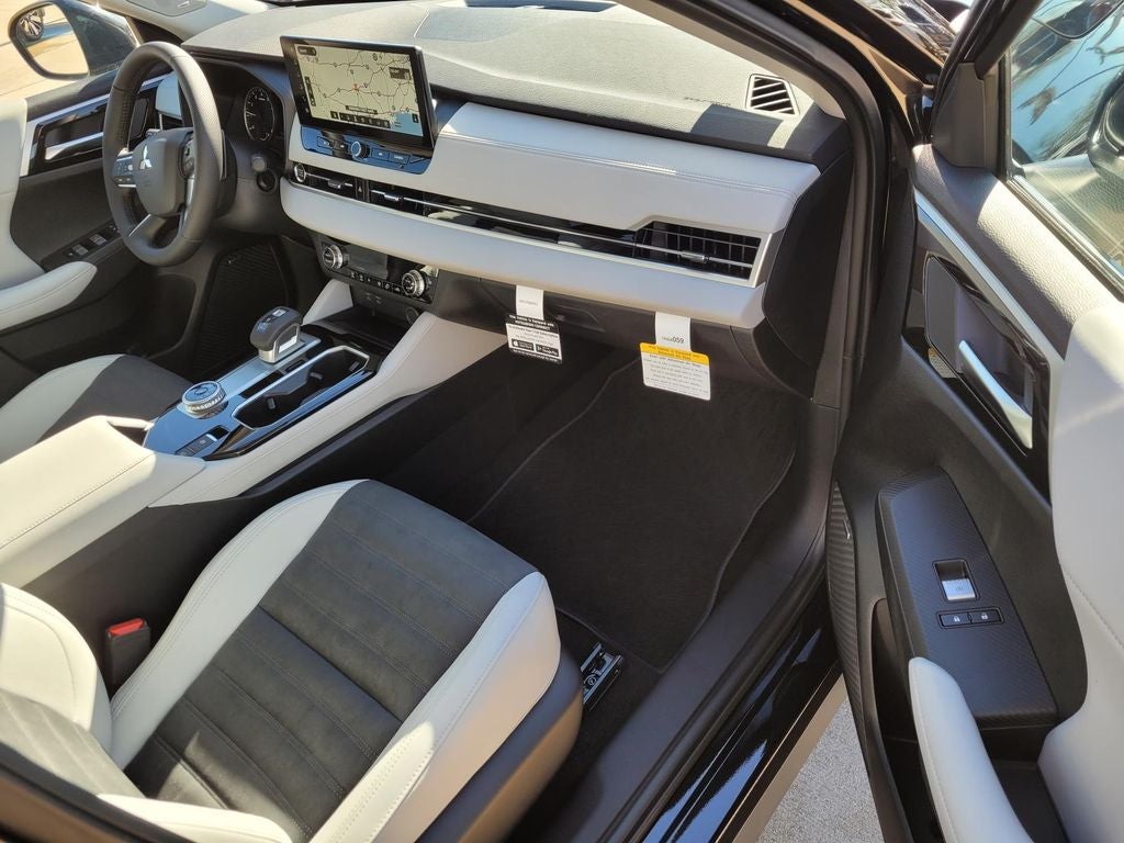 2026 Mitsubishi Outlander — detail view