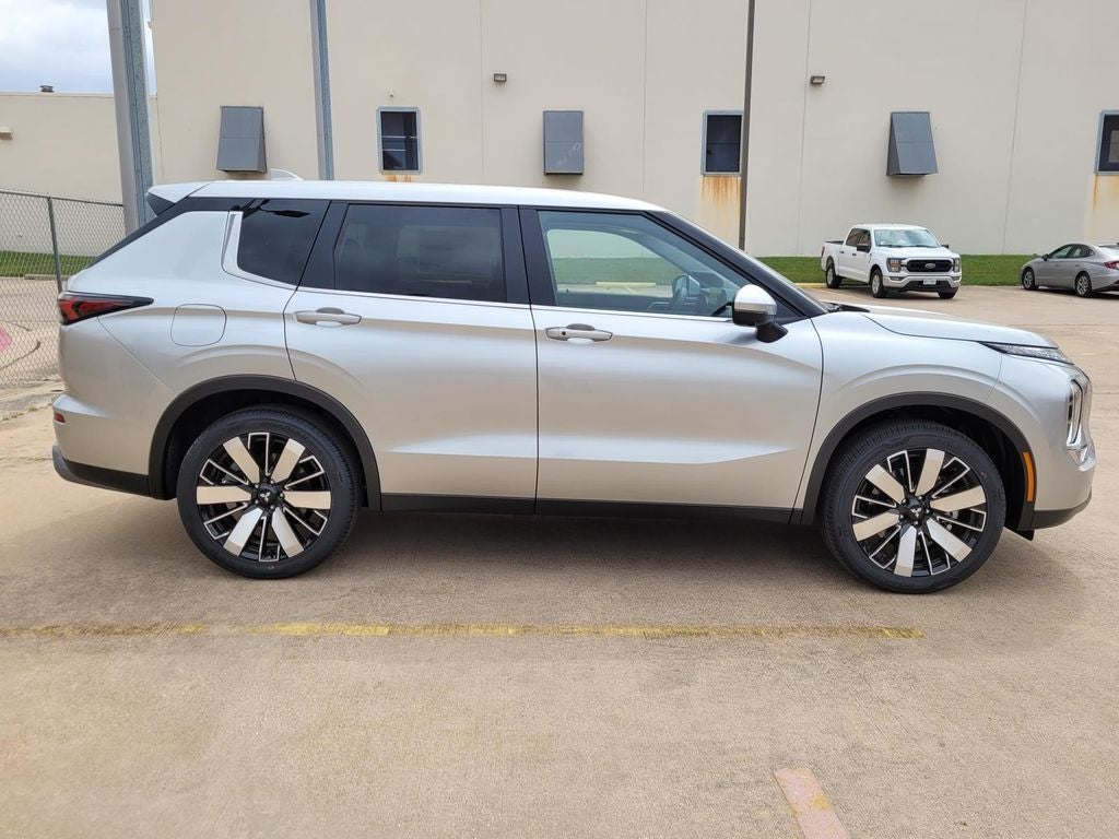 2026 Mitsubishi Outlander — side profile view