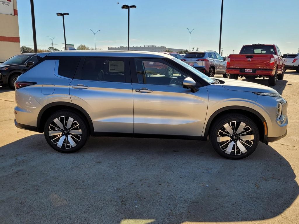2026 Mitsubishi Outlander — side profile view