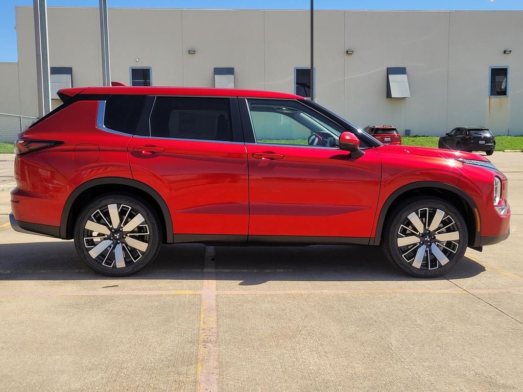 2026 Mitsubishi Outlander — side profile view