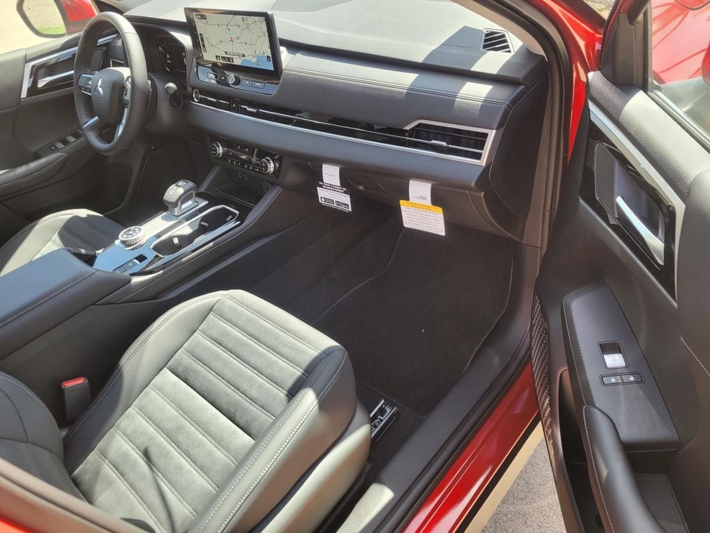 2026 Mitsubishi Outlander — detail view