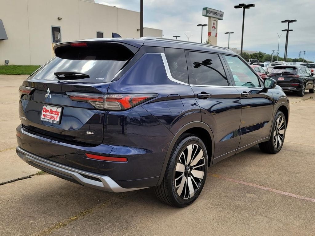 2026 Mitsubishi Outlander — rear three-quarter view