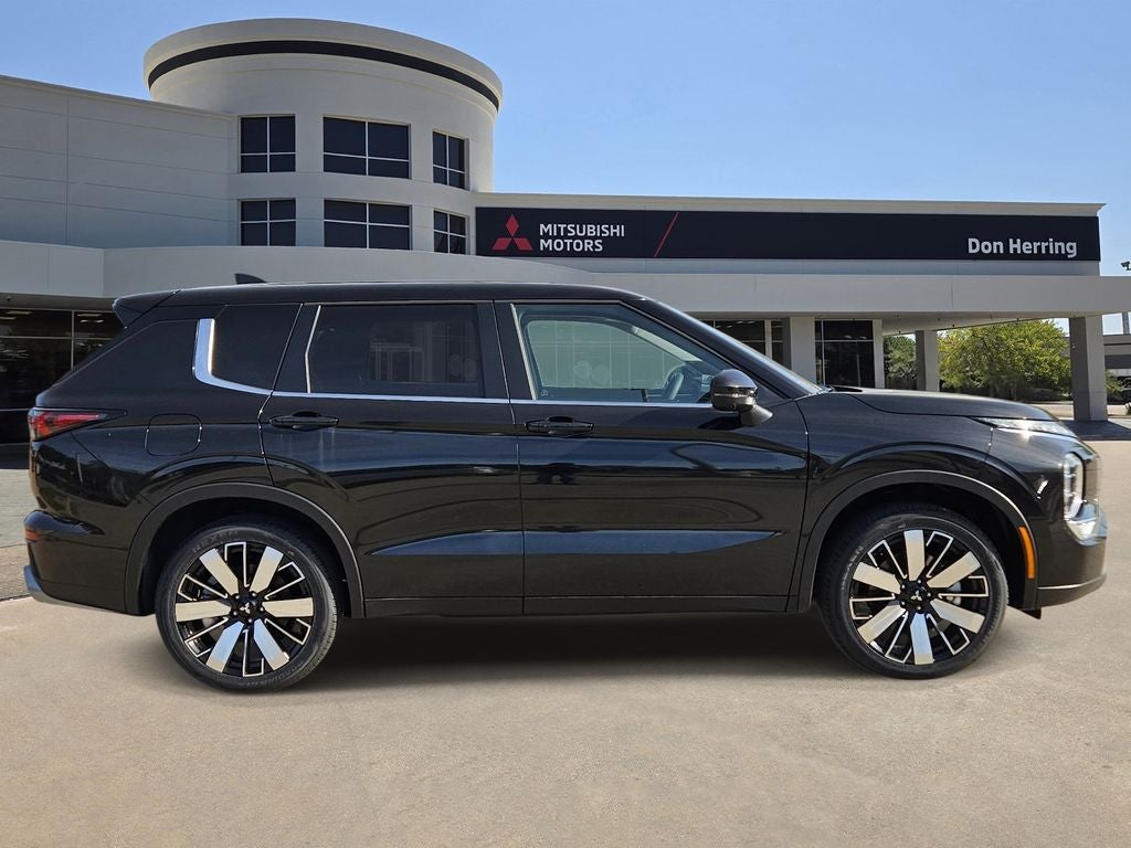 2026 Mitsubishi Outlander — side profile view