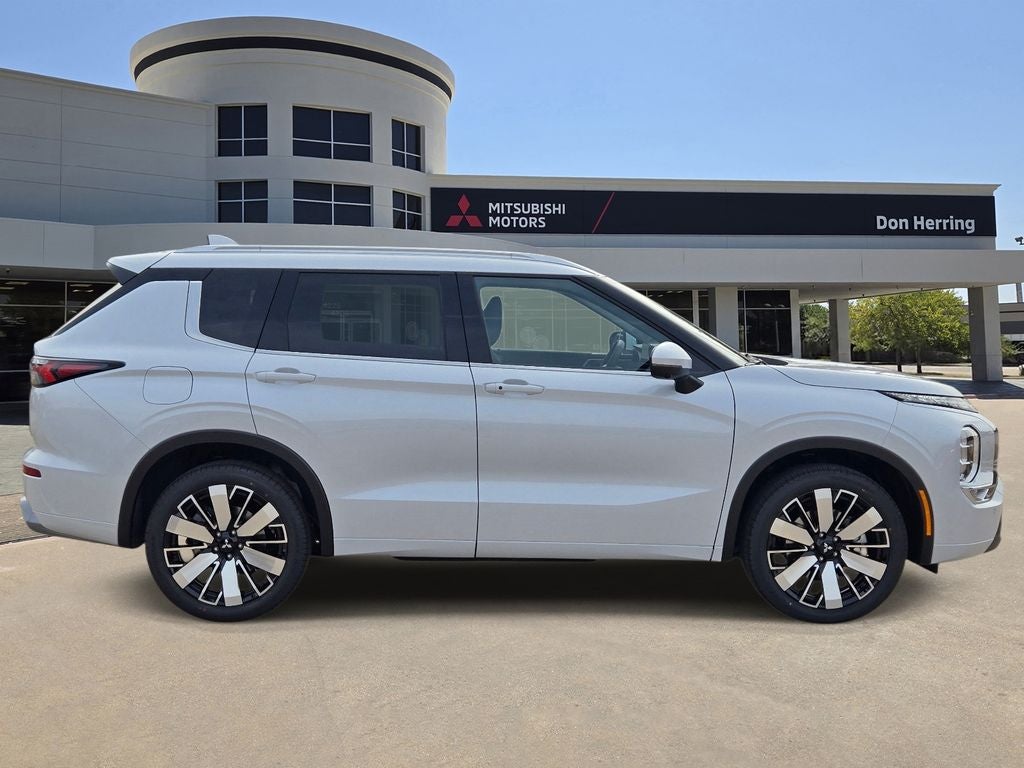 2026 Mitsubishi Outlander — side profile view