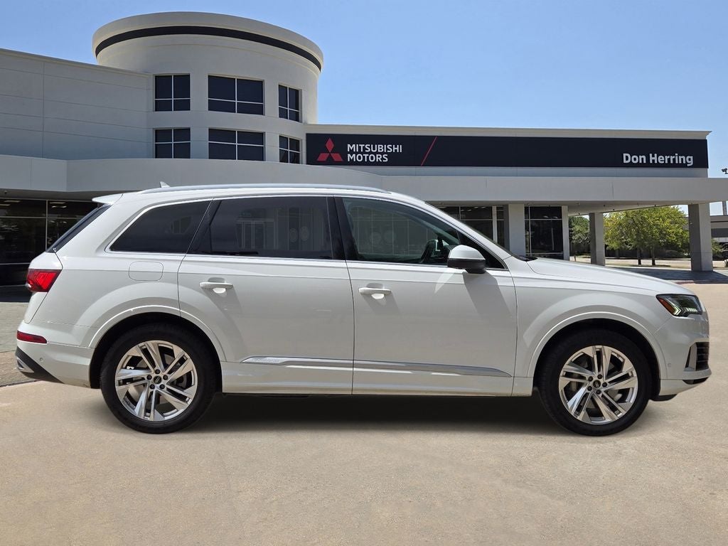 2024 Audi Q7 — side profile view